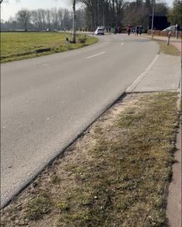 ⚫ 16. Wettkampf-Wochenende 🔴

Die Frauen hatten Pause und einige Mannschaften sind bereits durch mit ihrer Saison.
Somit waren MI und ein Teil der Jugend allein auf weiter Flur unterwegs.

Unsere MI trat im Derby in Spekendorf an. Obwohl sich hier ein Streckenabschnitt mit unserer Heimstrecke überschneidet, half auch hier das Know-How nicht.
Mit 12 Wurf überlagen hier leider die Gastgeber. Das Ende der Saison rückt näher, und der Klassenverbleib wird immer enger 🫨 Haut rein Männer!

Unsere C-Jgd hat die beiden letzten Wettkämpfe gegen Münkeboe und SG Westersander/ Schirumer-Leegmoor gewonnen und steht somit an der Tabellenspitze. 
Die  B-Jgd erarbeitete sich ein Unentschieden in Ludwigsdorf. 
Unsere D-Jgd  war zu Gast in Akelsbarg und konnte mit einem knappen Ergebnis einen Sieg erzielen.

#kbvmiddels #endspurt #boßelnistmehralsnureinhobby #kämpfenbiszumschluss