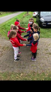 Saisonstart 2025/2026 🥳😍

Neue Klassen/Ligen, neue Strecken, neue Gesichter sowohl als Gegner als auch in internen Reihen 🤩
Auf all das haben wir uns doch wieder Woooochen gefreut 🙌🏼

Den Startschuss machten unsere Kleinsten aus der F-Jgd. Zum Auftakt ging es direkt nach Leegmoor, wo sie leider 5 Wurf verloren. Dennoch haben sie sich dort nicht schlecht verkauft 🥰 
Unsere 2. FI Mannschaft musste am ersten Wettkampftag ebenfalls auswärts. Sie traten in Upgant/Schott an und mussten sich leider ebenfalls mit 5 Wurf geschlagen geben. 
Die 1. FI trat zum ersten Wettkampf in der Bezirksliga in Ardorf an, mit ähnlichem Ergebnis - 4 Wurf und die beiden Punkte blieben beim Gastgeber.

Scheinbar lag das Glück an dem Wochenende bei den Heimwettkämpfe.
Denn unsere MI holte sich mit 15 Wurf gegen Willen einen deutlichen Sieg! 🥳💥
Ebenso die die MIV Mannschaft holte sich die Heimpunkte mit 4 Wurf gegen die Gäste aus Ihlowerfehn.

Weitere Ergebnisse:
männl. B = Ludwigsdorf - Middels (0-1)
männl. C = Münkeboe-Moorhusen - Middels (0-0)
männl. E = Spekendorf - Middels (0-3)
Frauen IV = Spekendorf - Middels (5-0)
weibl. D = Middels - Dietrichsfeld (0-3)