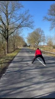 ⚫ 16. Wettkampfwoche 🔴

Unsere MI begrüßte am 16. Spieltag Deternerlehe. Leider zeigten die Gäste hier, dass ihnen die Straße liegt und entführten 6 Wurf.
MII tat es ihnen gleich. Sie waren in Rahe zu Gast und mussten ebenfalls -6 Wurf in Kauf nehmen.
Auch die männl. C Jgd. konnte keine Punkte mit nach Hause nehmen. Sie mussten dem Gastgeber SG Sandhorst/Langefeld mit 7 Wurf den Sieg überlassen.

Für den 1. FI Mannschaft gab es wichtige zwei Punkte. In einem spannenden Wettkampf konnten die Mädels sich Zuhause gegen Simonswolde knapp mit 2 Wurf über Wasser halten. Hier waren sie somit noch im Rennen um den "Nichtabstiegsplatz"
Die 2. FI hatte ein ebenso knappes Ergebnis zu verzeichnen. Leider zum Guten der Gastgeber aus Ludwigsdorf, sie behielten mit nur einem Wurf die Punkte Zuhause.

#boßelnistmeinsport #kbvmiddels #weiterkämpfen