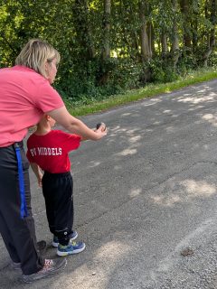 10.08.2026
Was für ein Bambini-Training! 
Acht kleine Werferinnen & Werfer, bestes Wetter und richtig gute Stimmung! 💃🏼 ☀️ 
Dazu gab’s heute noch die neuen KBV Middels T-Shirts.
Laufen, werfen, lachen und Spaß haben. 
Genau so soll’s sein!😊

Lüch up un fleu herut! 🔴⚫