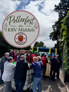 🌿 Pollerfest 2026 beim KBV Middels 🌿

Pollerfest – dieses Jahr einfach mal ohne Poller! 😄
Wetterbedingt mussten wir unser heutiges Pollerfest kurzerhand verlegen. Umso mehr freuen wir uns, dass Dirk Focken und Dortje Tammen sich bereit erklärt haben, uns bei sich zu Hause willkommen zu heißen. Vielen Dank dafür! 🫶🏼

Bei toller Beteiligung haben wir gemeinsam einen richtig schönen und geselligen Tag verbracht. Für Groß und Klein war einiges dabei: Hüpfburg, Stockbrot für die Kinder, Foodtruck sowie Kaffee und selbstgebackener Kuchen. ☕️🍰🌭

Ein besonderer Programmpunkt waren unsere zahlreichen Ehrungen für langjährige Mitgliedschaften im Friesischen Klootschießerverband e.V. 🏅

Für 25 Jahre wurden Marc Decker, Anita Loy und Lars Janssen geehrt.
Für 40 Jahre durften sich Marko Zimmermann und Gerold Oltmanns über eine Ehrung freuen.
Und für beeindruckende 60 Jahre Mitgliedschaft wurde Wilhelm Gossel ausgezeichnet. 👏🏼

Wir freuen uns sehr über diese langjährige Treue und Verbundenheit und wünschen allen Geehrten weiterhin alles Gute! ❤️

Ein rundum gelungenes Pollerfest – auch ganz ohne Poller. 😉
Danke an alle, die dabei waren und diesen Tag so schön gemacht haben!⚫️🔴☺️