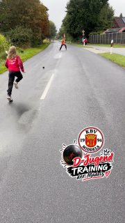 🔴⚫️ D-Jugend Mädels im Training! ⚫️🔴

Unsere D-Jugend Mädels waren wieder fleißig am Trainieren 😊

Mit ganz viel Spaß, Ehrgeiz und tollen Würfen ging es auf die Strecke. 🖤❤️
Die Mädels sind bestens vorbereitet und voller Motivation für die neue Saison! 🔥

Wir sind bereit! 🔴⚫️ #kbvmiddels