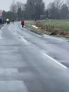 Update zur 10.-14. Wettkampfwoche 📢
- Frauenbereich -

Auch hier hat sich nach dem leicht chaotischen Rückrundenstart so langsam wieder alles eingependelt.

Für die Frauen I Mannschaften könnte es aktuell besser aussehen. Die 2.FI fuhr anfangs wichtige Heimpunkte mit 13 Wurf gegen Upgant-Schott und 10 Wurf gegen Menstede-Arle ein, gegen Spekendorf, Leegmoor und Pfalzdorf sollte es jedoch nicht klappen. 
Die Bezirksliga Mannschaft tütete zwar Heimpunkte gg Ardorf und Reepsholt und auswärts gg Ihlow ein, beim Nachbarn in Spekendorf und in Müggenkrug schauten sie jedoch auch ins Leere.
Beide Mannschaften finden sich im Moment auf dem 9. Platz wieder und müssen im Endspurt noch ordentlich ackern um nicht in Keller hängen zu bleiben. ✊🏼

Die FIV Mannschaft hatte bisher nur zwei Wettkämpfe, wo jedoch leider keine Punkte für den KBV übrig waren...
Aktuell sind sie auf dem 7. Platz.

Auch hier geht's auf in den Endspurt, oder eher gesagt -  auf wichtige Punktejagd! 

#kbvmiddels #aufindenkampf #amendewirdabgerechnet #weitergehts #boßelnistmehralsnureinhobby