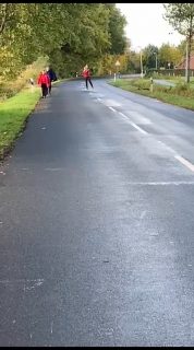 4. Wettkampfwoche 🔴⚫⚪ 

Nach der Pause ging es für unsere 1. FI ins Derby gegen die Mädels aus Spekendorf. Auf heimischer Strecke wurde ihnen von den Gegnern einiges abverlangt. Die Nachbarn legten vor allem in der Holzgruppe eine mega Rundenleistung hin, sodass unsere Holzis leider nicht ganz mithalten konnten. In der Gummigruppe war es ein Duell auf Augenhöhe, sodass der erarbeitete Vorsprung von einem Wurf leider nicht als Rettungsanker genutzt werden konnte. Die Nachbarn verkauften sich gut und nahmen somit leider beide Punkte mit rüber.

Weitere Ergebnisse:
MI: Bensersiel - Middels (7-0)
MII: Rechtsupweg - Middels (0-0)
MIV: Middels - Moordorf (2-0)
MV: Schirumer Leegmoor - Middels (0-0)
männl. B: SG Münkeboe-Moorh./Tannenhausen - Middels (0-6)
2. FI: Schirumer Leegmoor - Middels (7-0)
FIV: Middels - Wittmund (2-0)
weibl. D: Simonswolde - Middels (3-0)

#kbvmiddels #mehralsnureinhobby #team #holz #gummi #ostfriesland